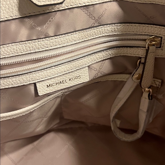 Michael Kors Cream Leather Tote with Gold Accents . Brand NEW! Never used - Picture 5 of 7